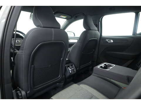 Volvo XC40 2.0 B3 Essential | Apple CarPlay & Android Auto | Cruise | PDC V+A | Stoel-Stuurverw. | Camera | 19"