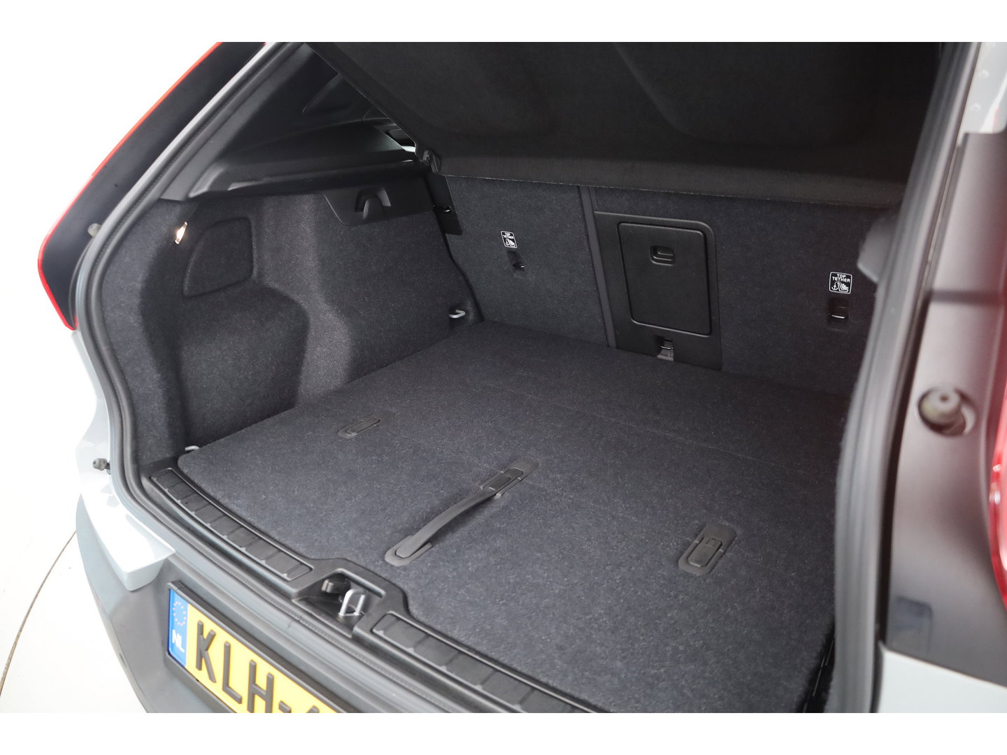 Volvo XC40 2.0 B3 Essential | Apple CarPlay & Android Auto | Cruise | PDC V+A | Stoel-Stuurverw. | Camera | 19"