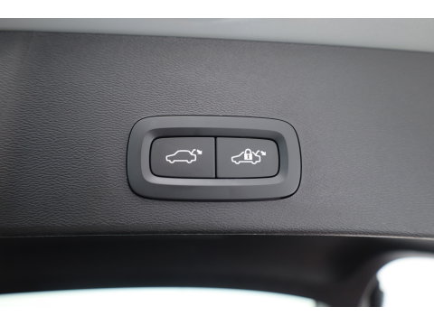 Volvo XC40 2.0 B3 Essential | Apple CarPlay & Android Auto | Cruise | PDC V+A | Stoel-Stuurverw. | Camera | 19"