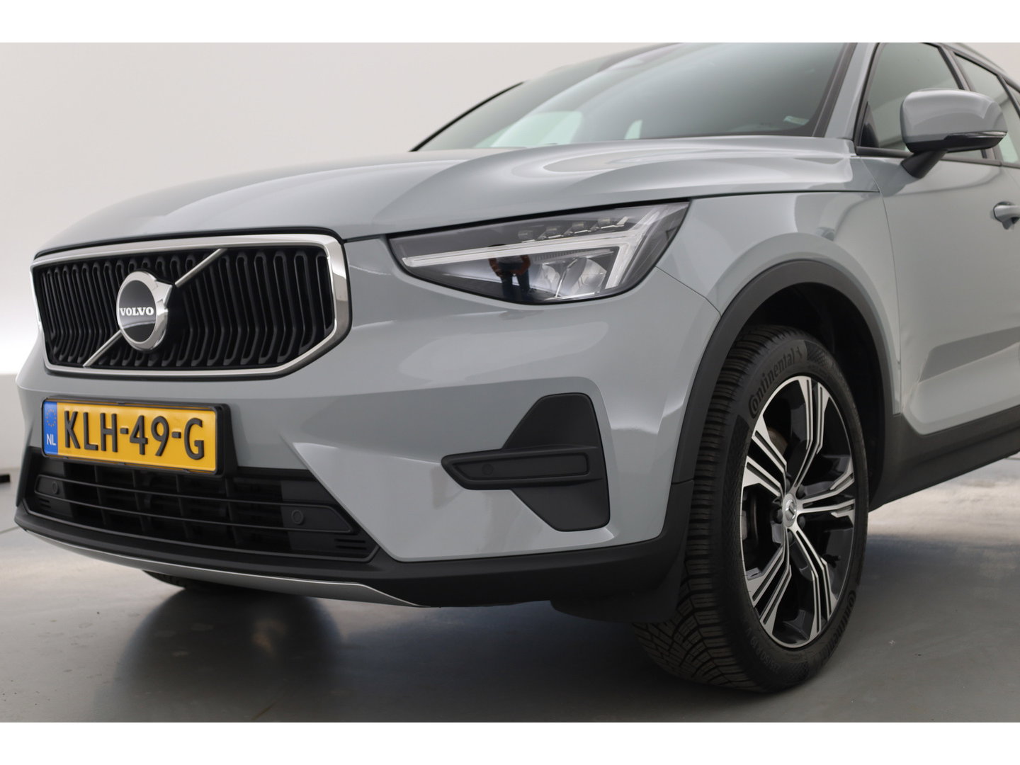 Volvo XC40 2.0 B3 Essential | Apple CarPlay & Android Auto | Cruise | PDC V+A | Stoel-Stuurverw. | Camera | 19"