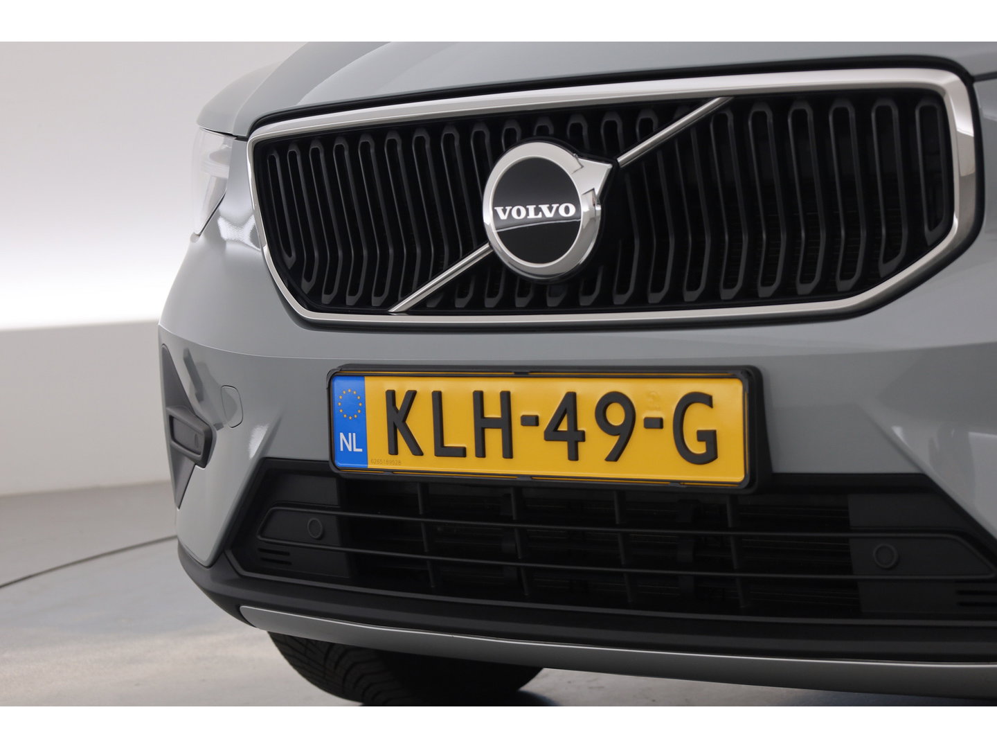 Volvo XC40 2.0 B3 Essential | Apple CarPlay & Android Auto | Cruise | PDC V+A | Stoel-Stuurverw. | Camera | 19"