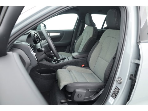 Volvo XC40 2.0 B3 Essential | Apple CarPlay & Android Auto | Cruise | PDC V+A | Stoel-Stuurverw. | Camera | 19"
