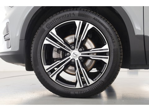 Volvo XC40 2.0 B3 Essential | Apple CarPlay & Android Auto | Cruise | PDC V+A | Stoel-Stuurverw. | Camera | 19"