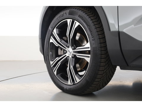 Volvo XC40 2.0 B3 Essential | Apple CarPlay & Android Auto | Cruise | PDC V+A | Stoel-Stuurverw. | Camera | 19"