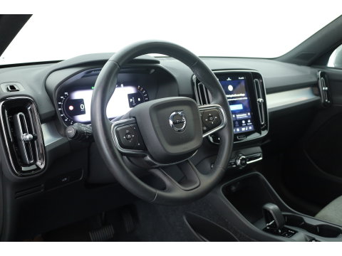 Volvo XC40 2.0 B3 Essential | Apple CarPlay & Android Auto | Cruise | PDC V+A | Stoel-Stuurverw. | Camera | 19"