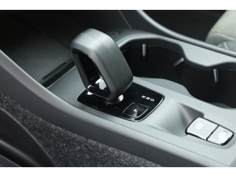 Volvo XC40 2.0 B3 Essential | Apple CarPlay & Android Auto | Cruise | PDC V+A | Stoel-Stuurverw. | Camera | 19"