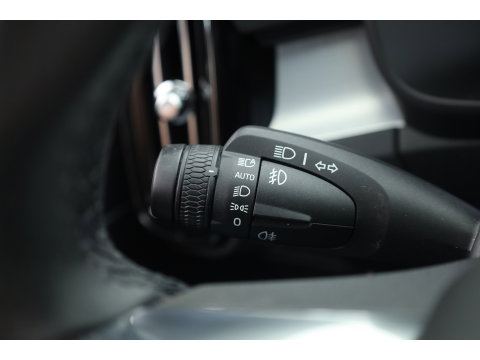 Volvo XC40 2.0 B3 Essential | Apple CarPlay & Android Auto | Cruise | PDC V+A | Stoel-Stuurverw. | Camera | 19"