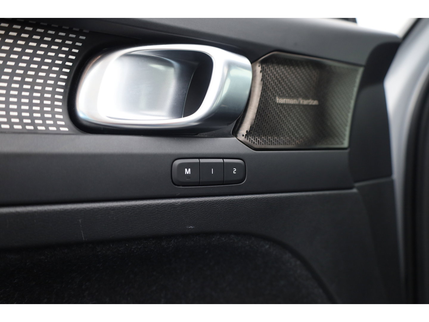 Volvo XC40 1.5 T5 Recharge R-Design | SOH 88.2% | Pano | Trekhaak | Memory | Leder | 360cam | Adapt. Cruise | Stoel-Stuurverw.