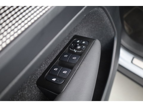 Volvo XC40 1.5 T5 Recharge R-Design | SOH 88.2% | Pano | Trekhaak | Memory | Leder | 360cam | Adapt. Cruise | Stoel-Stuurverw.