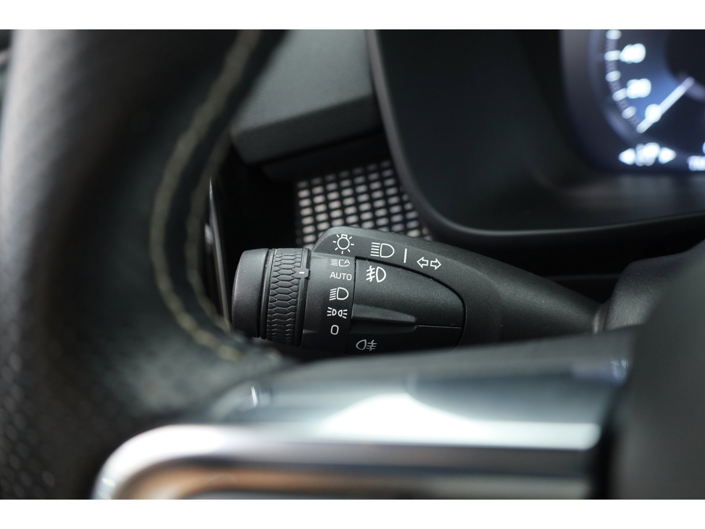 Volvo XC40 1.5 T5 Recharge R-Design | SOH 88.2% | Pano | Trekhaak | Memory | Leder | 360cam | Adapt. Cruise | Stoel-Stuurverw.