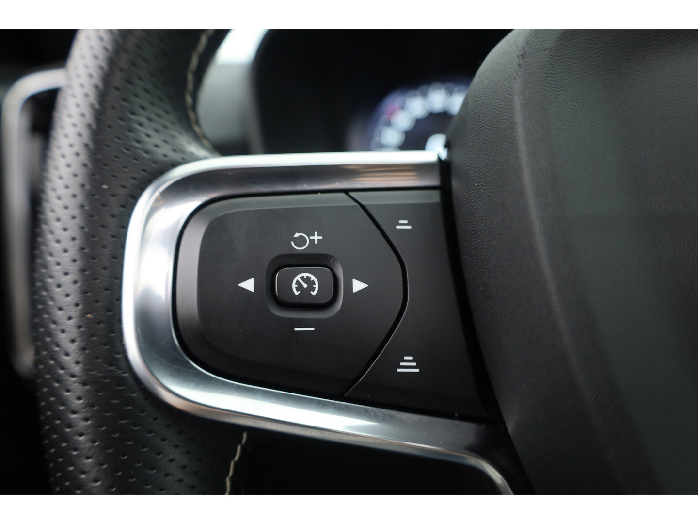 Volvo XC40 1.5 T5 Recharge R-Design | SOH 88.2% | Pano | Trekhaak | Memory | Leder | 360cam | Adapt. Cruise | Stoel-Stuurverw.