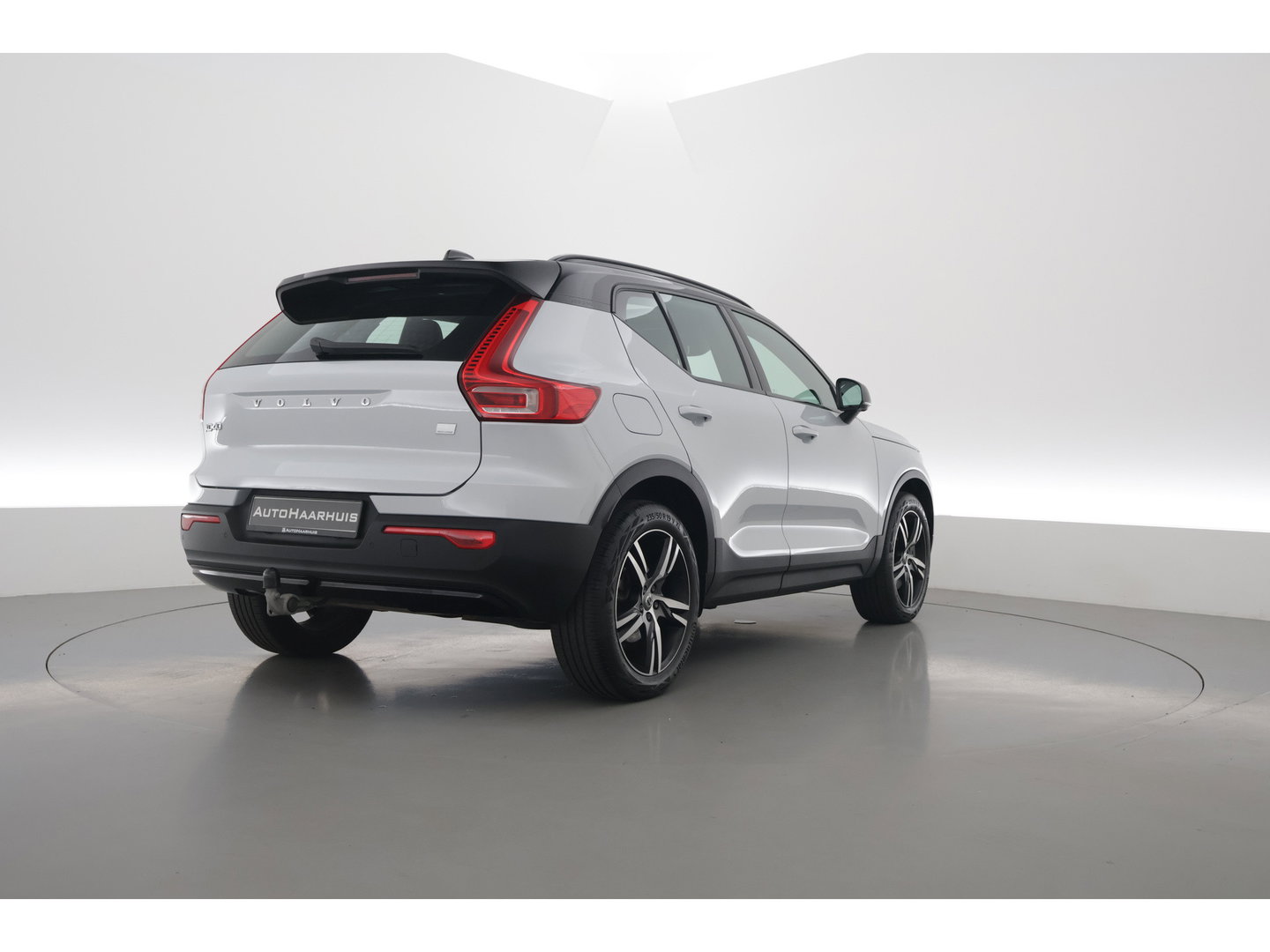 Volvo XC40 1.5 T5 Recharge R-Design | SOH 88.2% | Pano | Trekhaak | Memory | Leder | 360cam | Adapt. Cruise | Stoel-Stuurverw.