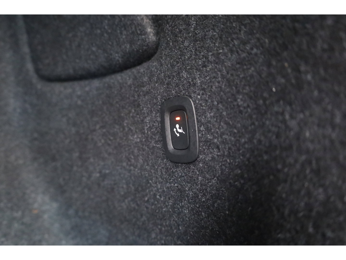 Volvo XC40 1.5 T5 Recharge R-Design | SOH 88.2% | Pano | Trekhaak | Memory | Leder | 360cam | Adapt. Cruise | Stoel-Stuurverw.