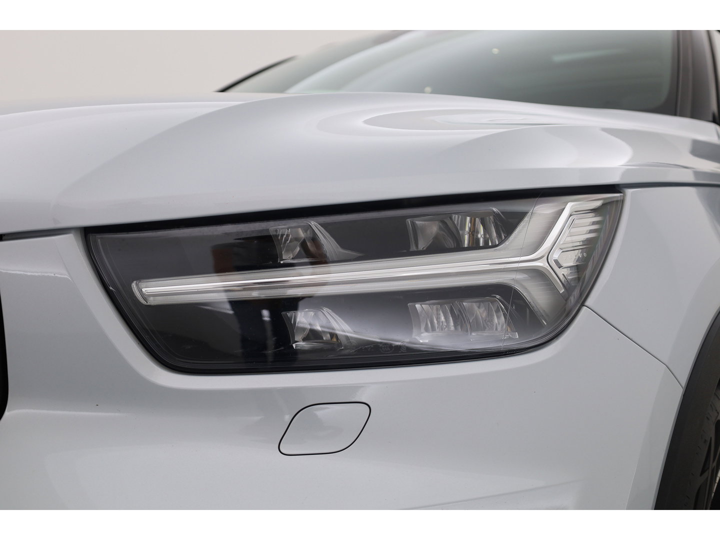 Volvo XC40 1.5 T5 Recharge R-Design | SOH 88.2% | Pano | Trekhaak | Memory | Leder | 360cam | Adapt. Cruise | Stoel-Stuurverw.