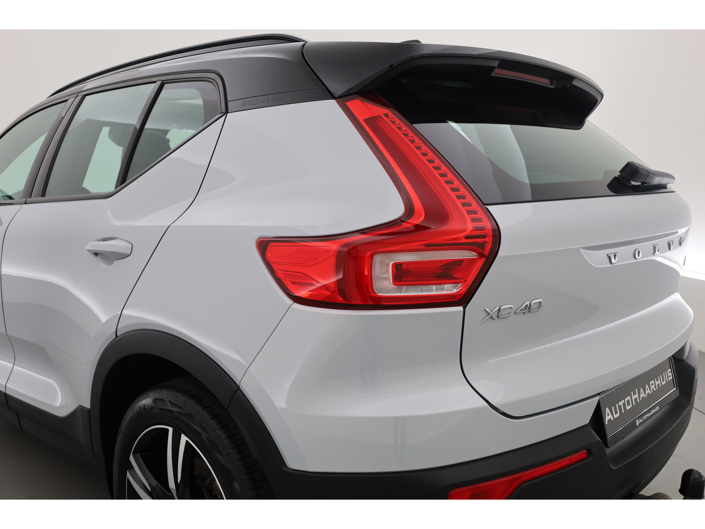 Volvo XC40 1.5 T5 Recharge R-Design | SOH 88.2% | Pano | Trekhaak | Memory | Leder | 360cam | Adapt. Cruise | Stoel-Stuurverw.