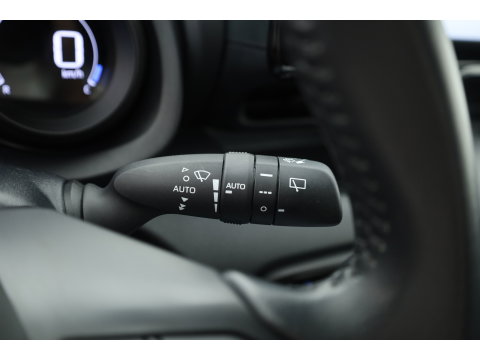 Toyota Yaris 1.5 Hybrid Team D | Apple CarPlay & Android Auto | Achteruitrijcamera | Cruise Control | DAB | Airco | 16"
