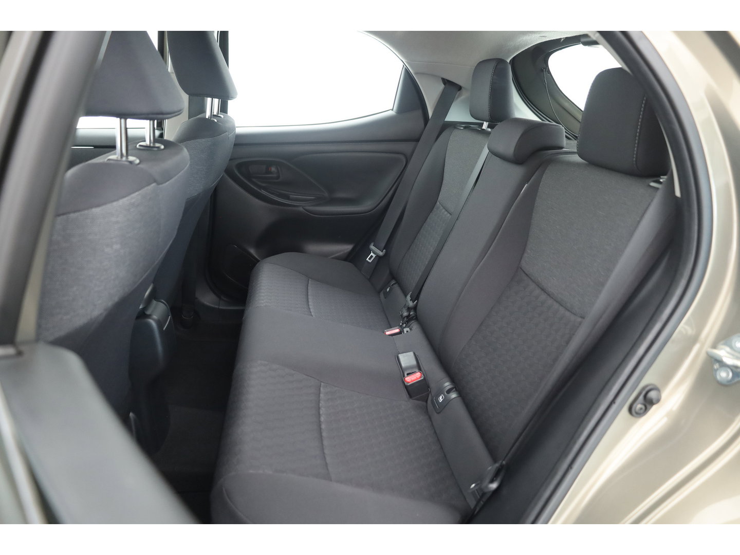 Toyota Yaris 1.5 Hybrid Team D | Apple CarPlay & Android Auto | Achteruitrijcamera | Cruise Control | DAB | Airco | 16"