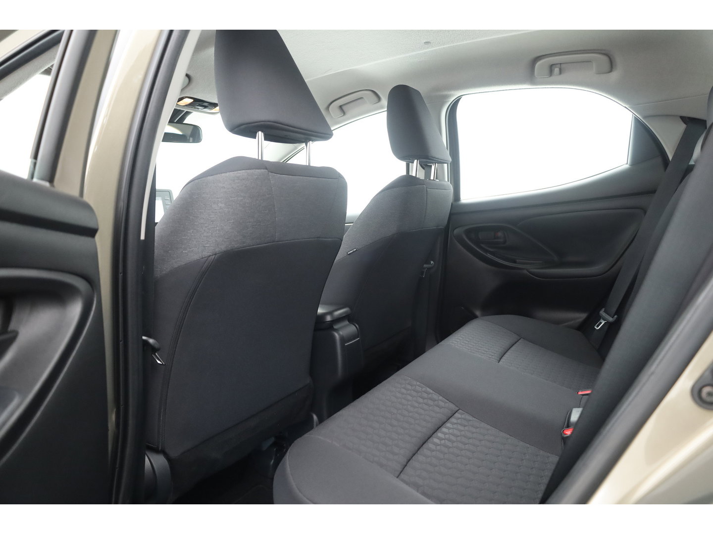 Toyota Yaris 1.5 Hybrid Team D | Apple CarPlay & Android Auto | Achteruitrijcamera | Cruise Control | DAB | Airco | 16"