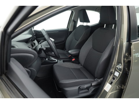 Toyota Yaris 1.5 Hybrid Team D | Apple CarPlay & Android Auto | Achteruitrijcamera | Cruise Control | DAB | Airco | 16"