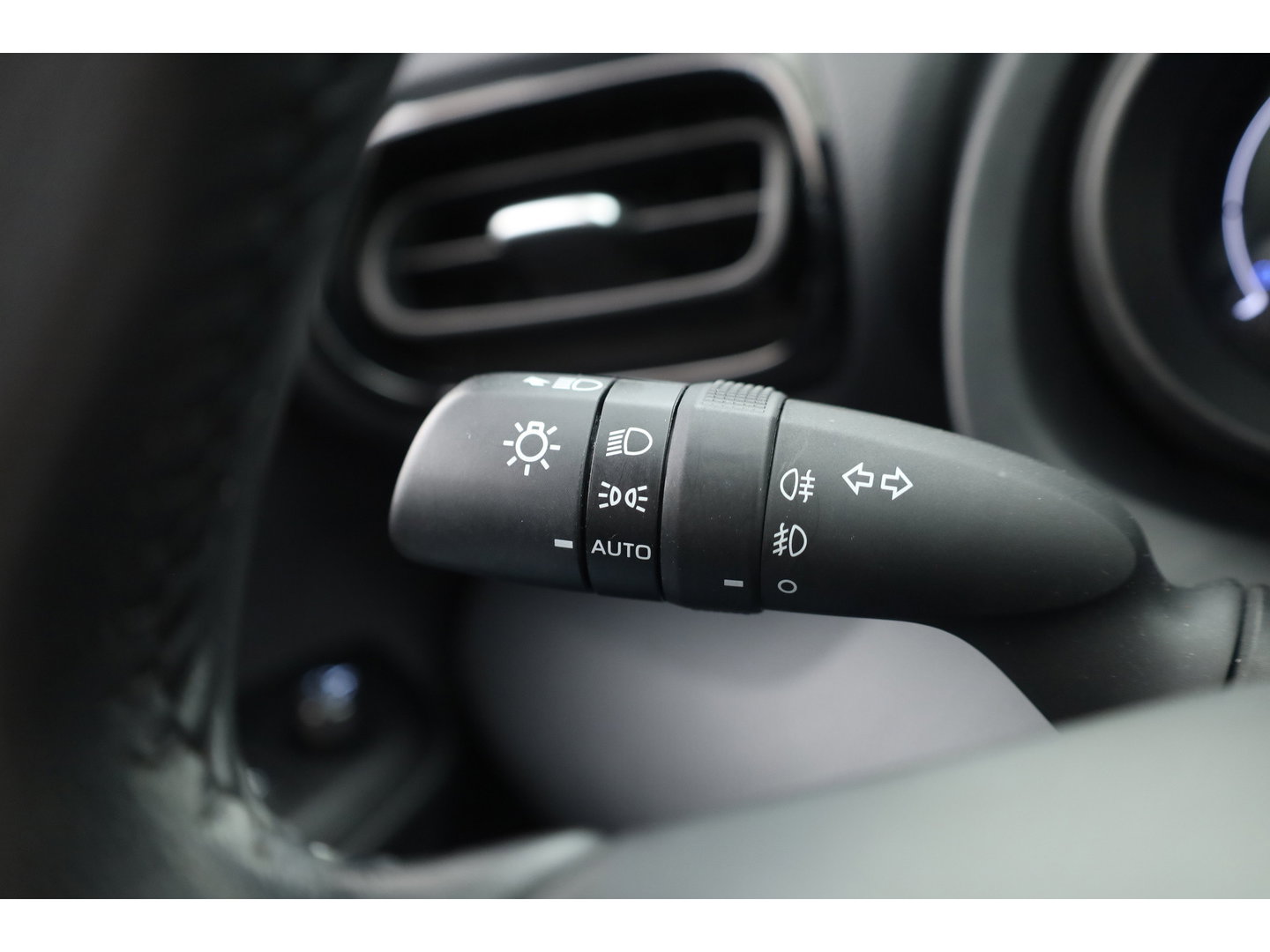 Toyota Yaris 1.5 Hybrid Team D | Apple CarPlay & Android Auto | Achteruitrijcamera | Cruise Control | DAB | Airco | 16"