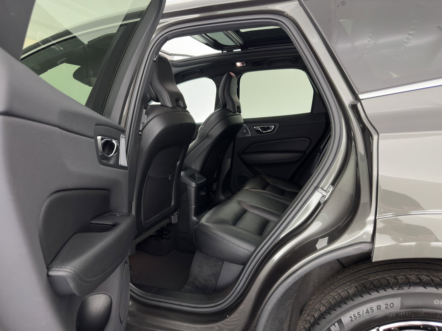 Volvo XC60 2.0 T8 Twin Engine Inscription AWD (Plug-In) *PANO | LEATHER | FULL-LED | BOWERS&WILKINS | MEMORY-PACK | BLINDSPOT | DIGI-COCKPIT | HEATED-COMFORTSEATS | TOPVIEW | NAVI-FULLMAP | ECC | PDC | HEAD-UP |  TOWBAR | 20''ALU *
