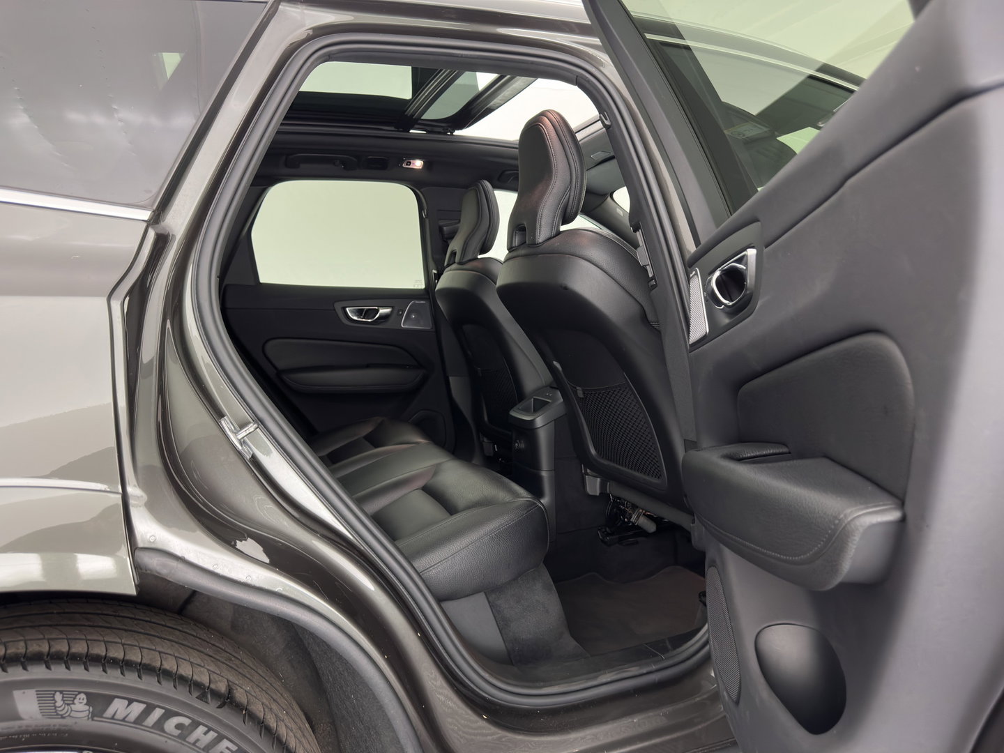 Volvo XC60 2.0 T8 Twin Engine Inscription AWD (Plug-In) *PANO | LEATHER | FULL-LED | BOWERS&WILKINS | MEMORY-PACK | BLINDSPOT | DIGI-COCKPIT | HEATED-COMFORTSEATS | TOPVIEW | NAVI-FULLMAP | ECC | PDC | HEAD-UP |  TOWBAR | 20''ALU *