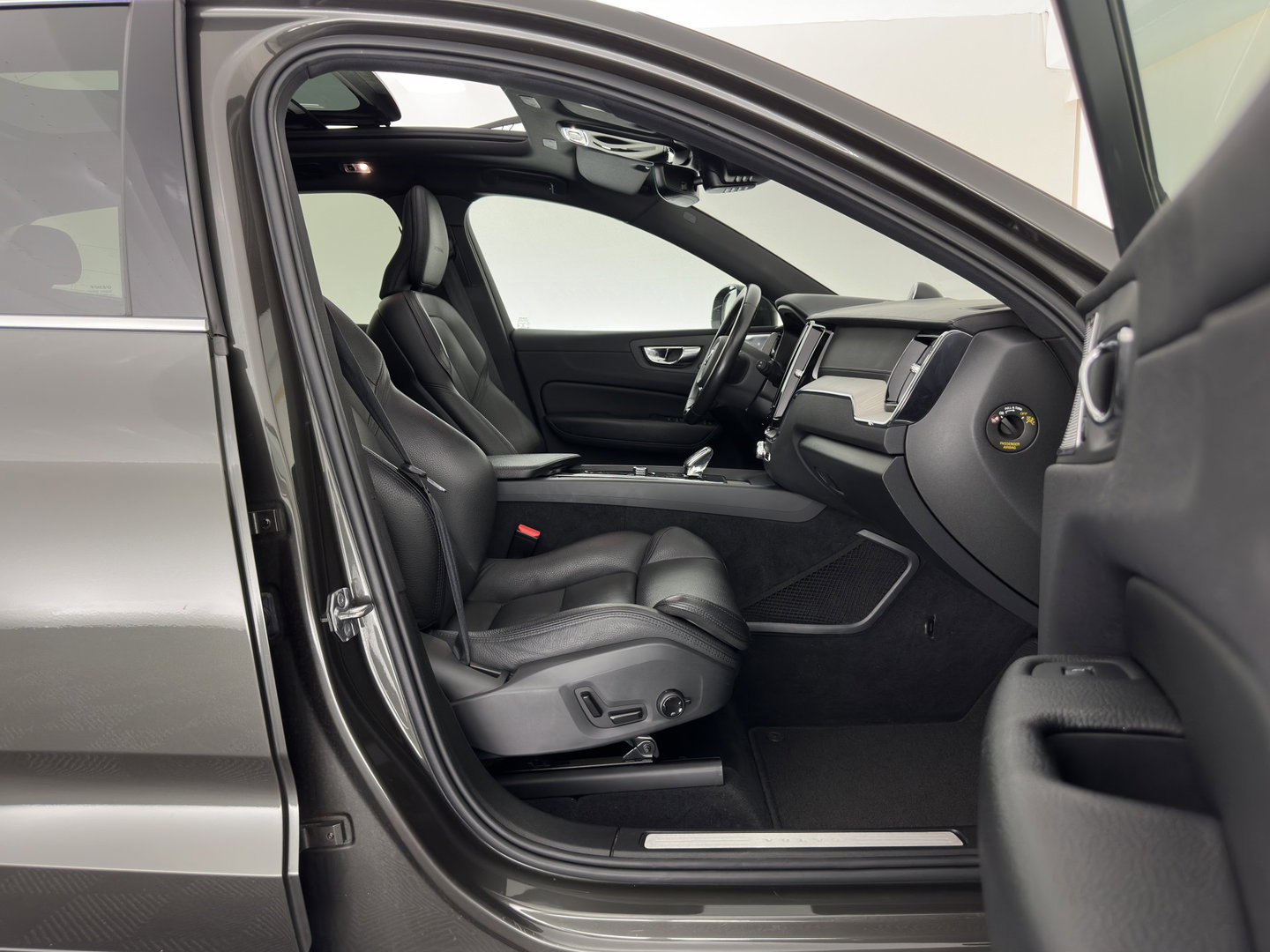 Volvo XC60 2.0 T8 Twin Engine Inscription AWD (Plug-In) *PANO | LEATHER | FULL-LED | BOWERS&WILKINS | MEMORY-PACK | BLINDSPOT | DIGI-COCKPIT | HEATED-COMFORTSEATS | TOPVIEW | NAVI-FULLMAP | ECC | PDC | HEAD-UP |  TOWBAR | 20''ALU *
