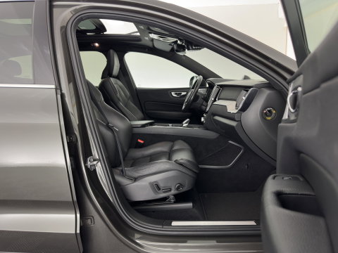 Volvo XC60 2.0 T8 Twin Engine Inscription AWD (Plug-In) *PANO | LEATHER | FULL-LED | BOWERS&WILKINS | MEMORY-PACK | BLINDSPOT | DIGI-COCKPIT | HEATED-COMFORTSEATS | TOPVIEW | NAVI-FULLMAP | ECC | PDC | HEAD-UP |  TOWBAR | 20''ALU *
