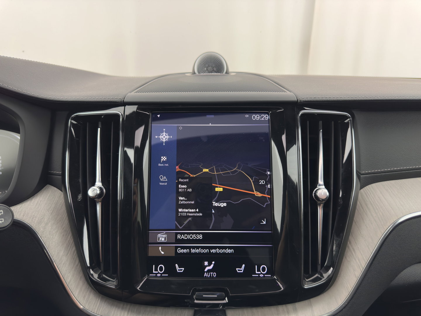 Volvo XC60 2.0 T8 Twin Engine Inscription AWD (Plug-In) *PANO | LEATHER | FULL-LED | BOWERS&WILKINS | MEMORY-PACK | BLINDSPOT | DIGI-COCKPIT | HEATED-COMFORTSEATS | TOPVIEW | NAVI-FULLMAP | ECC | PDC | HEAD-UP |  TOWBAR | 20''ALU *