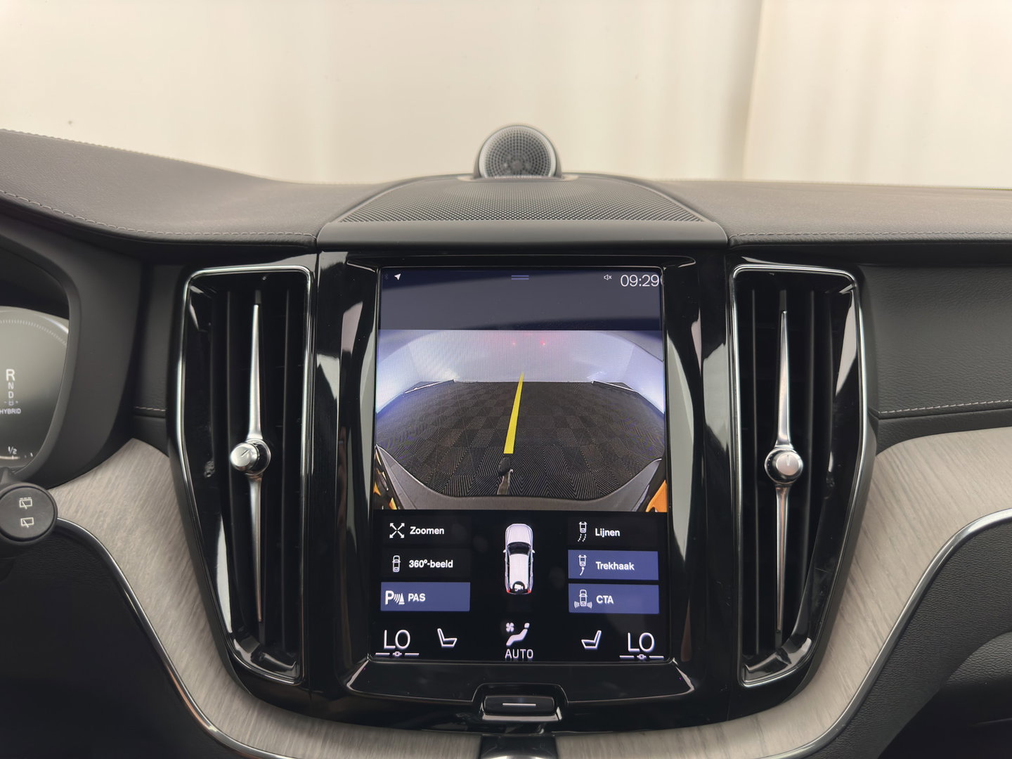 Volvo XC60 2.0 T8 Twin Engine Inscription AWD (Plug-In) *PANO | LEATHER | FULL-LED | BOWERS&WILKINS | MEMORY-PACK | BLINDSPOT | DIGI-COCKPIT | HEATED-COMFORTSEATS | TOPVIEW | NAVI-FULLMAP | ECC | PDC | HEAD-UP |  TOWBAR | 20''ALU *