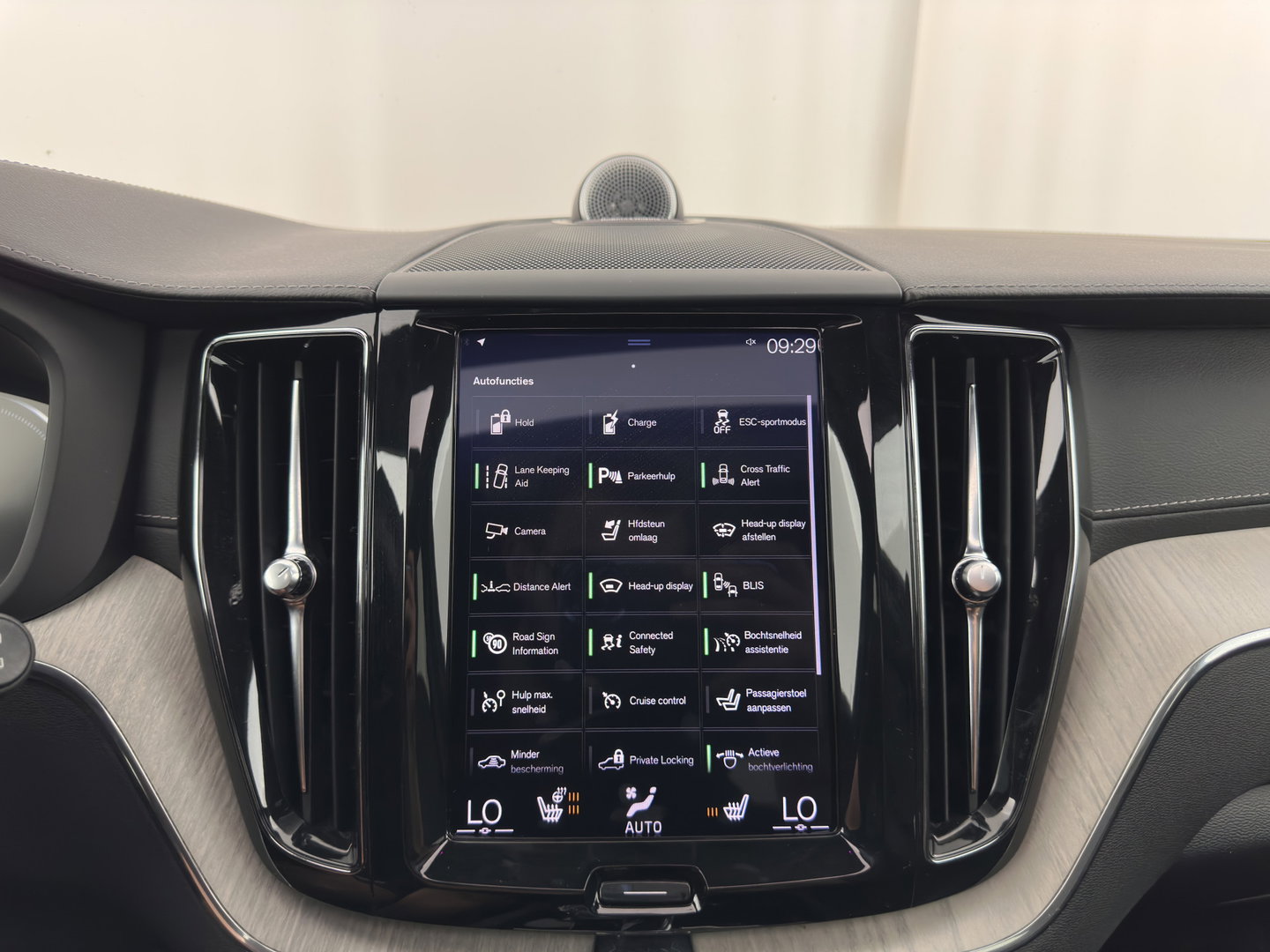Volvo XC60 2.0 T8 Twin Engine Inscription AWD (Plug-In) *PANO | LEATHER | FULL-LED | BOWERS&WILKINS | MEMORY-PACK | BLINDSPOT | DIGI-COCKPIT | HEATED-COMFORTSEATS | TOPVIEW | NAVI-FULLMAP | ECC | PDC | HEAD-UP |  TOWBAR | 20''ALU *