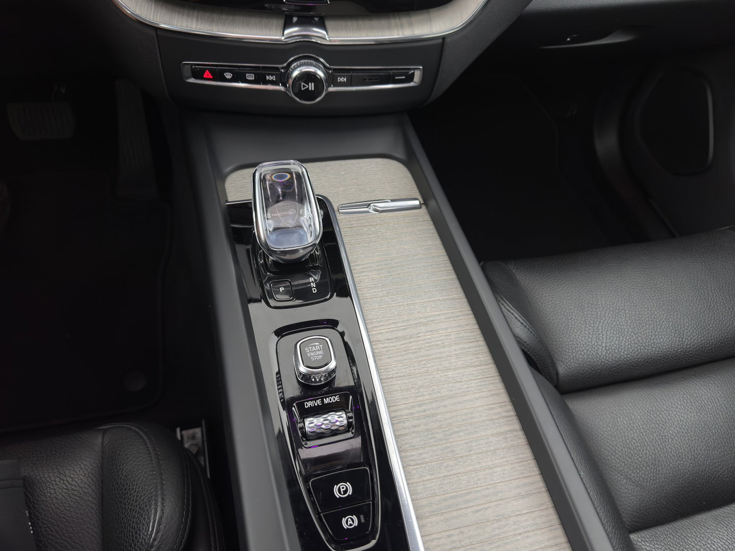 Volvo XC60 2.0 T8 Twin Engine Inscription AWD (Plug-In) *PANO | LEATHER | FULL-LED | BOWERS&WILKINS | MEMORY-PACK | BLINDSPOT | DIGI-COCKPIT | HEATED-COMFORTSEATS | TOPVIEW | NAVI-FULLMAP | ECC | PDC | HEAD-UP |  TOWBAR | 20''ALU *