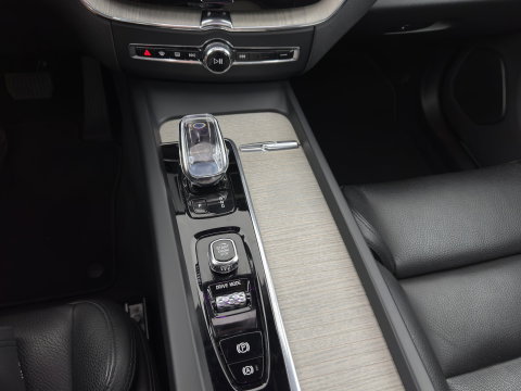 Volvo XC60 2.0 T8 Twin Engine Inscription AWD (Plug-In) *PANO | LEATHER | FULL-LED | BOWERS&WILKINS | MEMORY-PACK | BLINDSPOT | DIGI-COCKPIT | HEATED-COMFORTSEATS | TOPVIEW | NAVI-FULLMAP | ECC | PDC | HEAD-UP |  TOWBAR | 20''ALU *