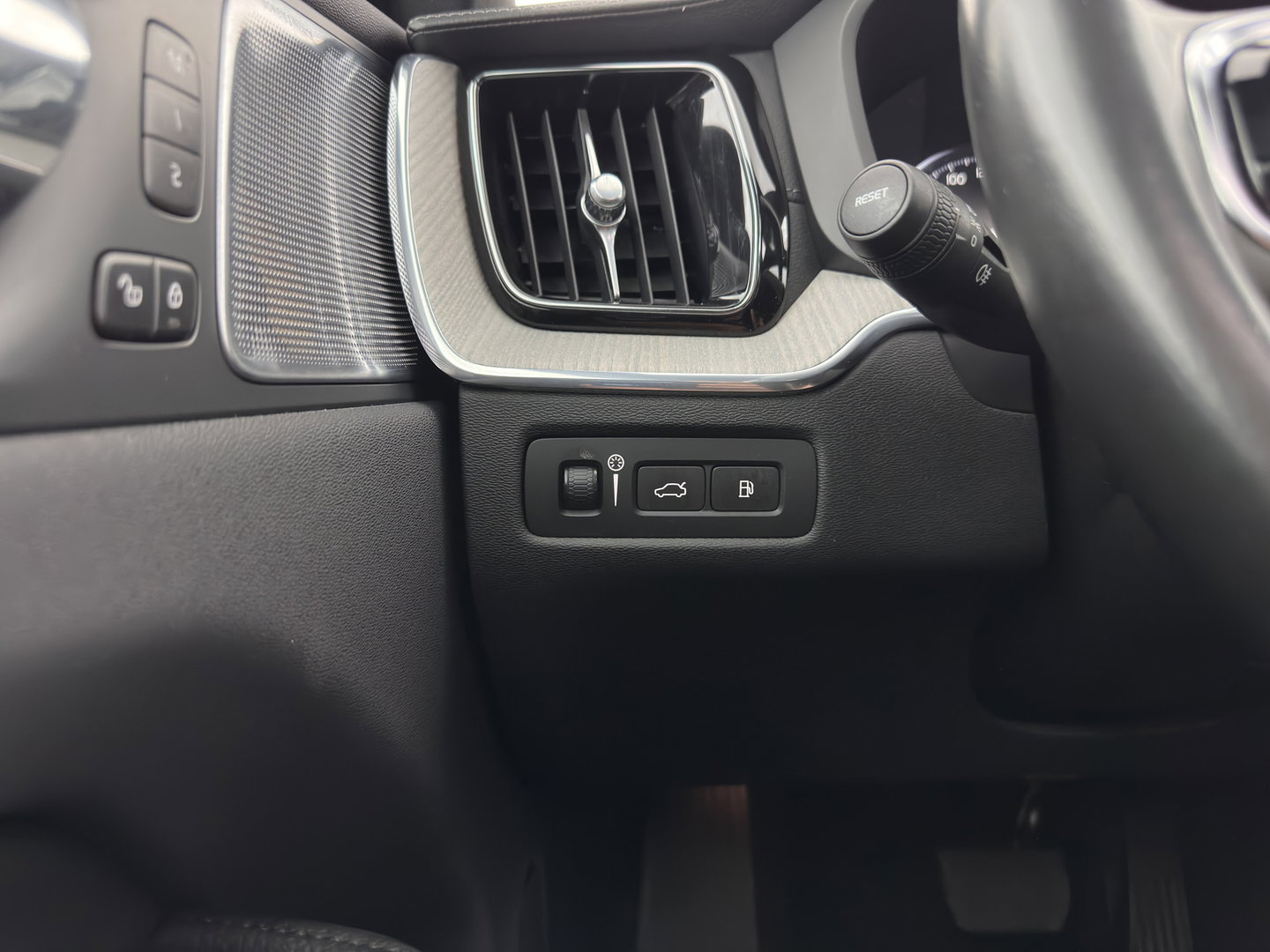 Volvo XC60 2.0 T8 Twin Engine Inscription AWD (Plug-In) *PANO | LEATHER | FULL-LED | BOWERS&WILKINS | MEMORY-PACK | BLINDSPOT | DIGI-COCKPIT | HEATED-COMFORTSEATS | TOPVIEW | NAVI-FULLMAP | ECC | PDC | HEAD-UP |  TOWBAR | 20''ALU *