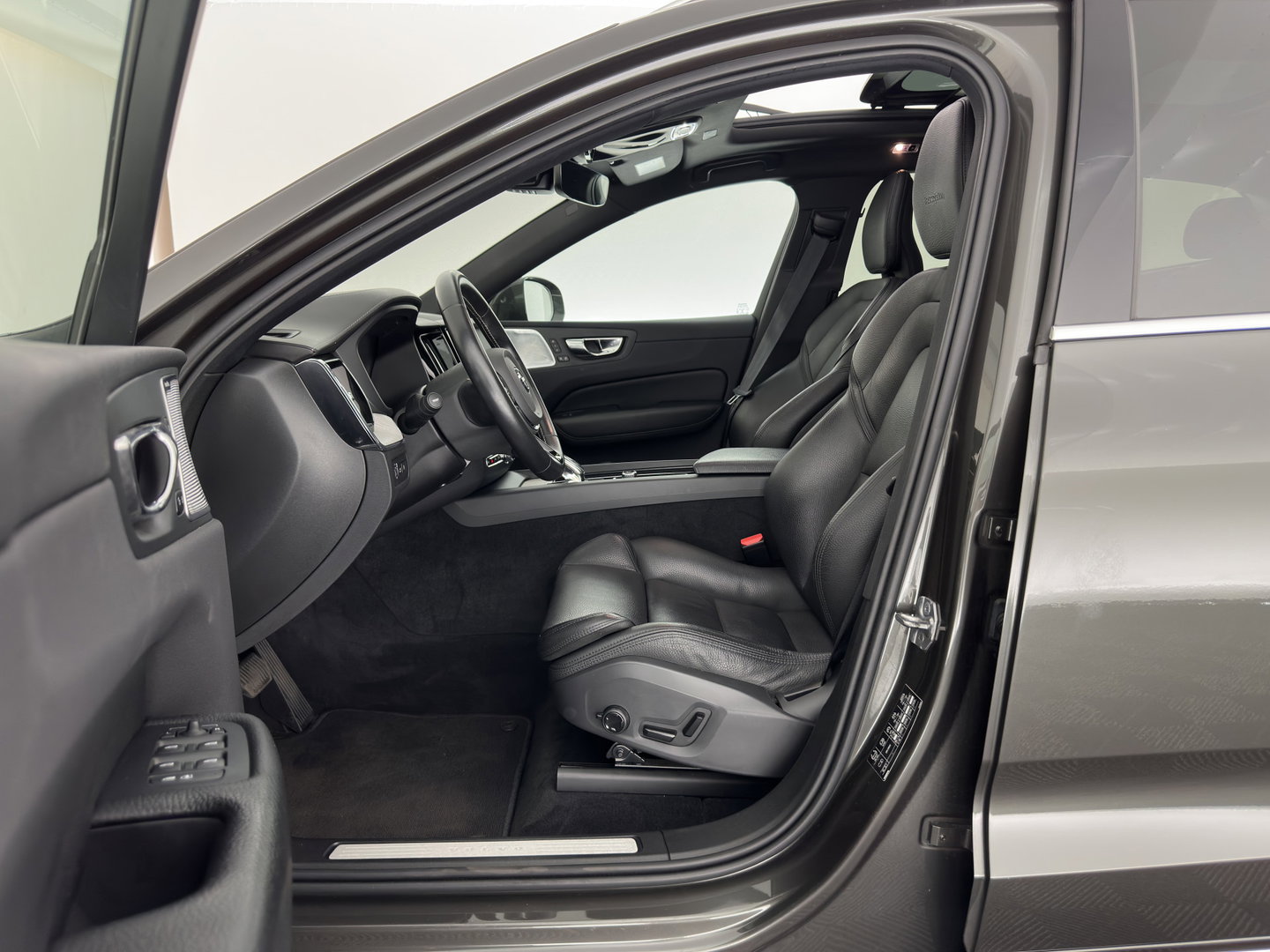 Volvo XC60 2.0 T8 Twin Engine Inscription AWD (Plug-In) *PANO | LEATHER | FULL-LED | BOWERS&WILKINS | MEMORY-PACK | BLINDSPOT | DIGI-COCKPIT | HEATED-COMFORTSEATS | TOPVIEW | NAVI-FULLMAP | ECC | PDC | HEAD-UP |  TOWBAR | 20''ALU *