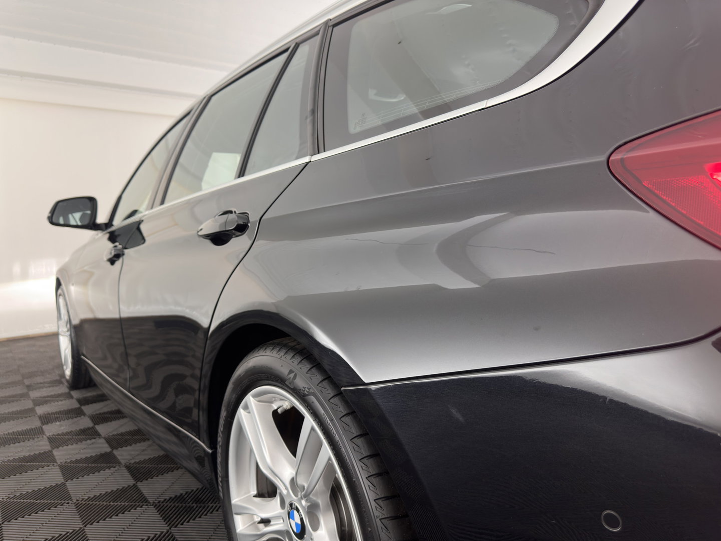 BMW 3 Serie Touring 318d M-Sport Edition Aut. *LEATHER | FULL-LED | HEATED-SPORTSEATS | CAMERA | DIGI-COCKPIT | HIFI-SOUND | NAVI-FULLMAP | ECC | PDC | CRUISE | KEYLESS |  TOWBAR | 17''ALU*