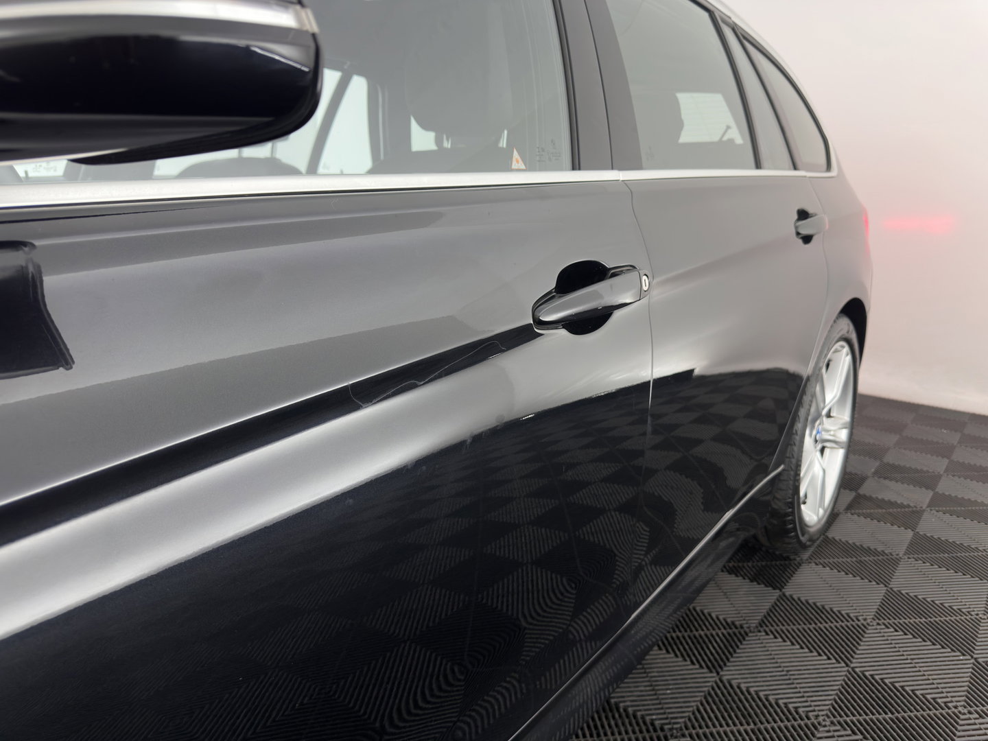 BMW 3 Serie Touring 318d M-Sport Edition Aut. *LEATHER | FULL-LED | HEATED-SPORTSEATS | CAMERA | DIGI-COCKPIT | HIFI-SOUND | NAVI-FULLMAP | ECC | PDC | CRUISE | KEYLESS |  TOWBAR | 17''ALU*