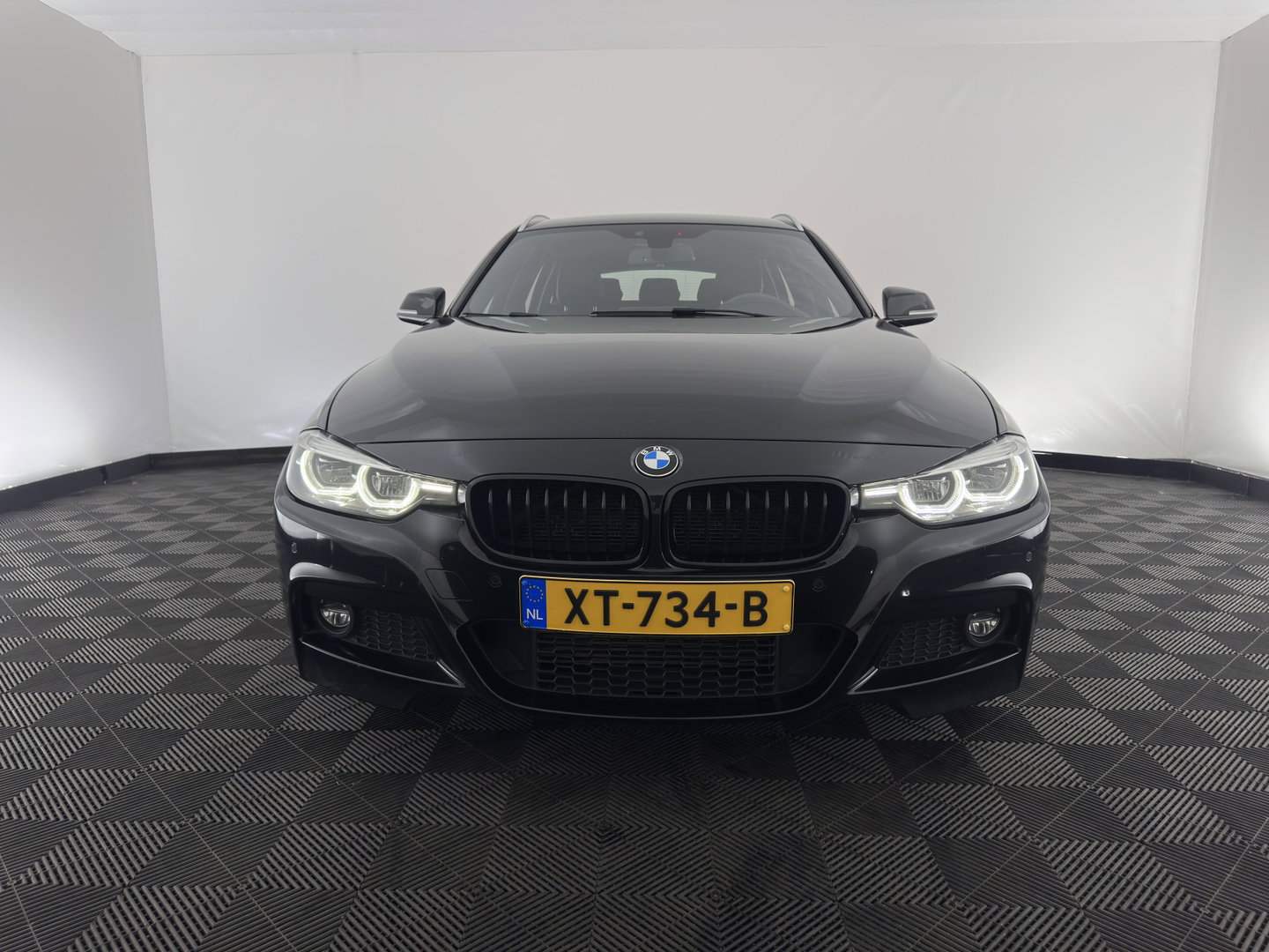 BMW 3 Serie Touring 318d M-Sport Edition Aut. *LEATHER | FULL-LED | HEATED-SPORTSEATS | CAMERA | DIGI-COCKPIT | HIFI-SOUND | NAVI-FULLMAP | ECC | PDC | CRUISE | KEYLESS |  TOWBAR | 17''ALU*