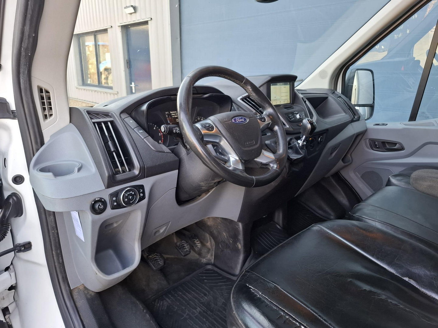 Ford Transit 330 2.0 TDCI L2H2 Trend AIRCO / CRUISE CONTROLE / NAVI / TREKHAAK /  EURO 6