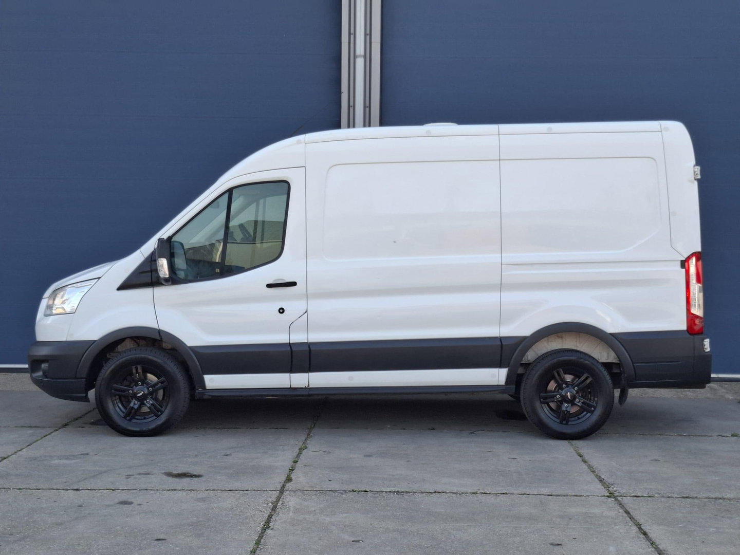 Ford Transit 330 2.0 TDCI L2H2 Trend AIRCO / CRUISE CONTROLE / NAVI / TREKHAAK /  EURO 6
