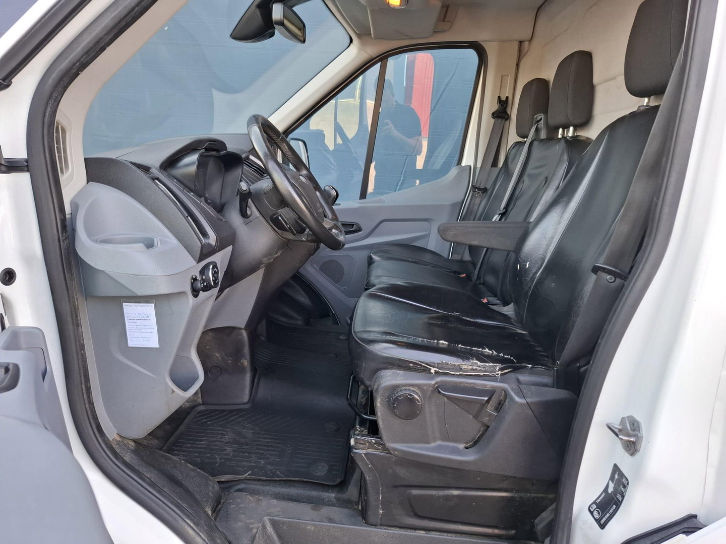 Ford Transit 330 2.0 TDCI L2H2 Trend AIRCO / CRUISE CONTROLE / NAVI / TREKHAAK /  EURO 6