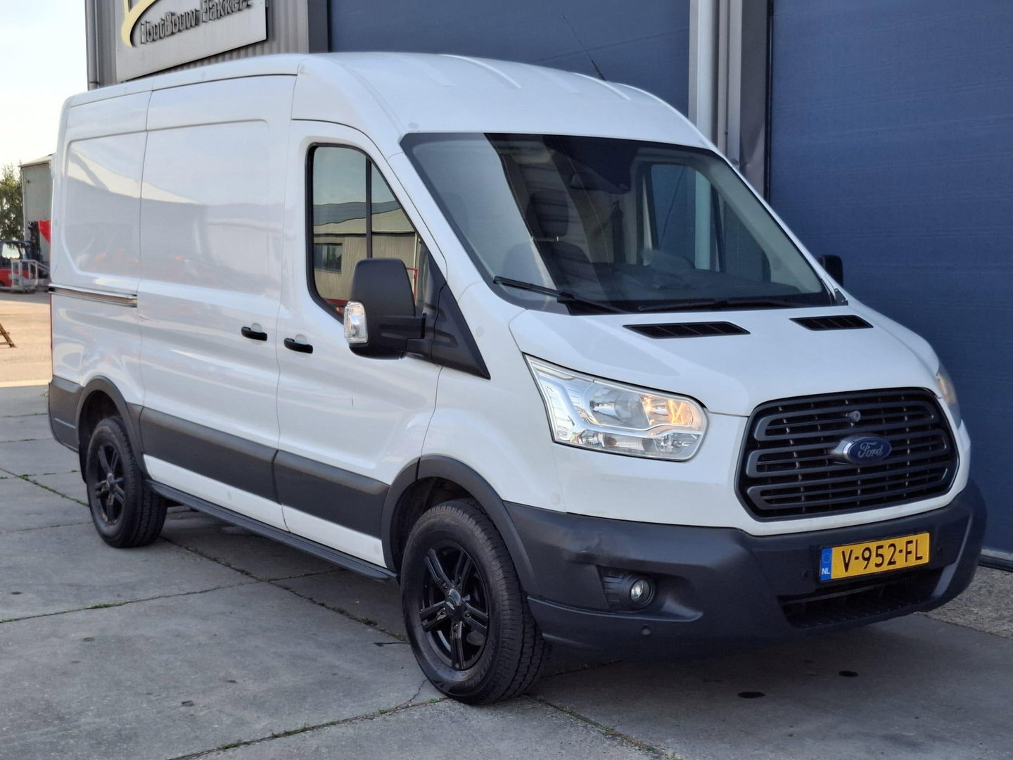 Ford Transit 330 2.0 TDCI L2H2 Trend AIRCO / CRUISE CONTROLE / NAVI / TREKHAAK /  EURO 6