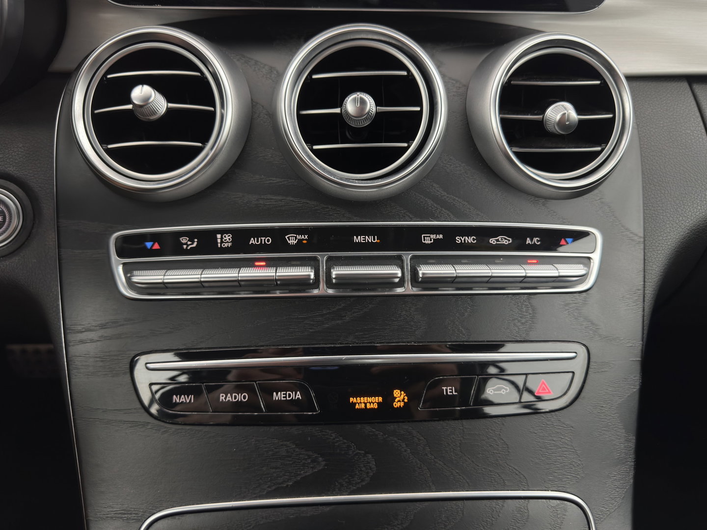 Mercedes-Benz C-Klasse Cabrio 200 AMG Line (INCL-BTW) Aut. *LEATHER-MICROFIBRE | FULL-LED | HEATED-SPORTSEATS | KEYLESS | AIRSCARF | NAVI-FULLMAP | DAB | CAMERA | AMBIENTLIGHT | AIRCAP | ECC | PDC | CRUISE | DRAFT-STOP | 18''ALU