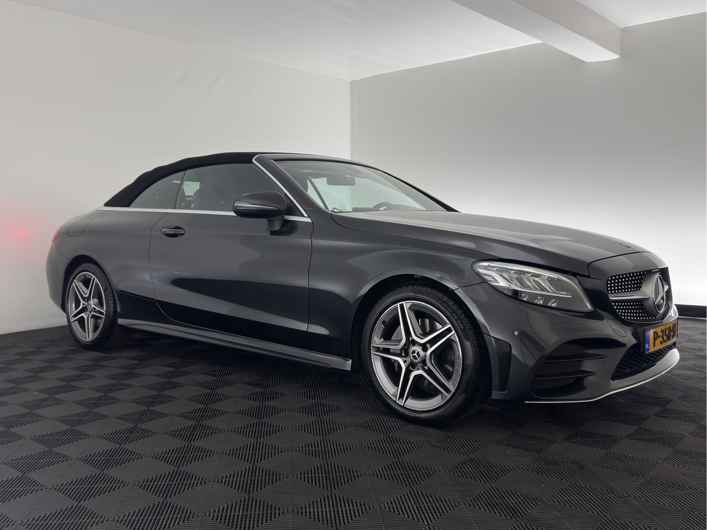 Mercedes-Benz C-Klasse Cabrio 200 AMG Line (INCL-BTW) Aut. *LEATHER-MICROFIBRE | FULL-LED | HEATED-SPORTSEATS | KEYLESS | AIRSCARF | NAVI-FULLMAP | DAB | CAMERA | AMBIENTLIGHT | AIRCAP | ECC | PDC | CRUISE | DRAFT-STOP | 18''ALU