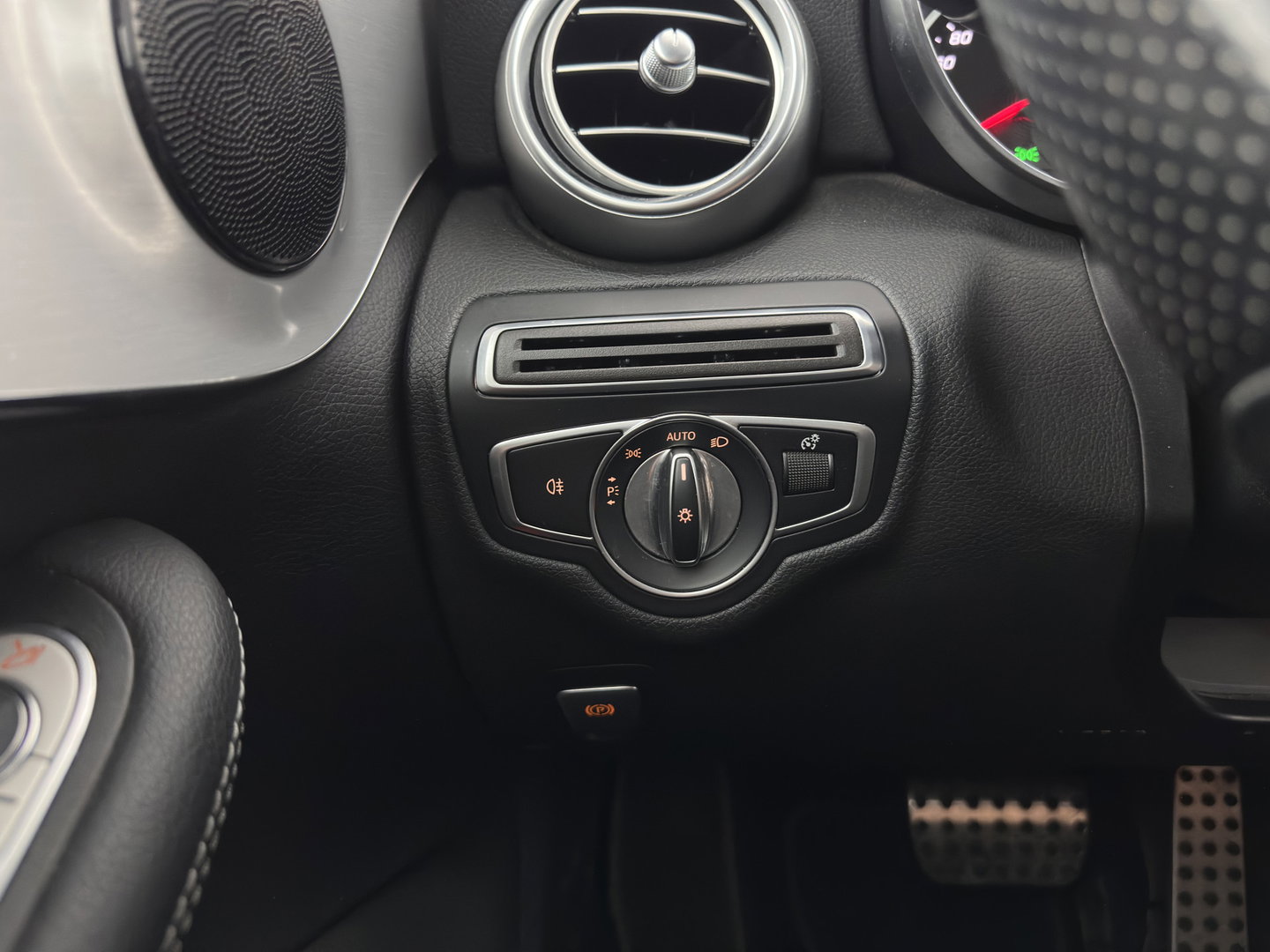 Mercedes-Benz C-Klasse Cabrio 200 AMG Line (INCL-BTW) Aut. *LEATHER-MICROFIBRE | FULL-LED | HEATED-SPORTSEATS | KEYLESS | AIRSCARF | NAVI-FULLMAP | DAB | CAMERA | AMBIENTLIGHT | AIRCAP | ECC | PDC | CRUISE | DRAFT-STOP | 18''ALU