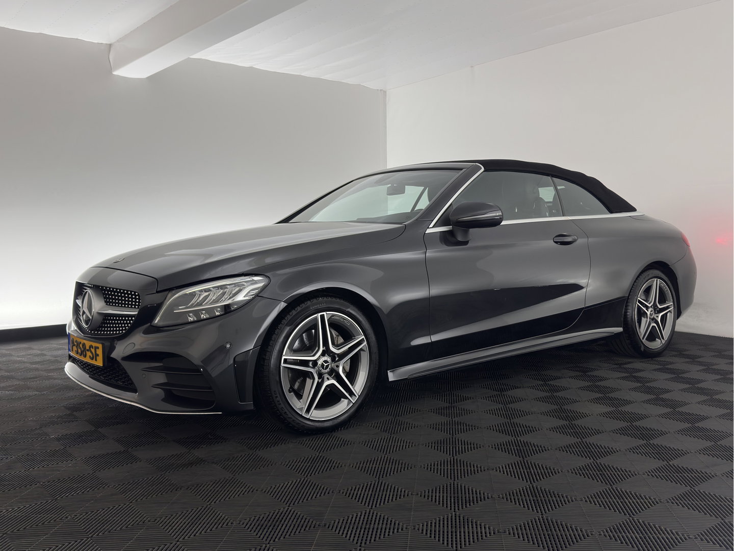 Mercedes-Benz C-Klasse Cabrio 200 AMG Line (INCL-BTW) Aut. *LEATHER-MICROFIBRE | FULL-LED | HEATED-SPORTSEATS | KEYLESS | AIRSCARF | NAVI-FULLMAP | DAB | CAMERA | AMBIENTLIGHT | AIRCAP | ECC | PDC | CRUISE | DRAFT-STOP | 18''ALU