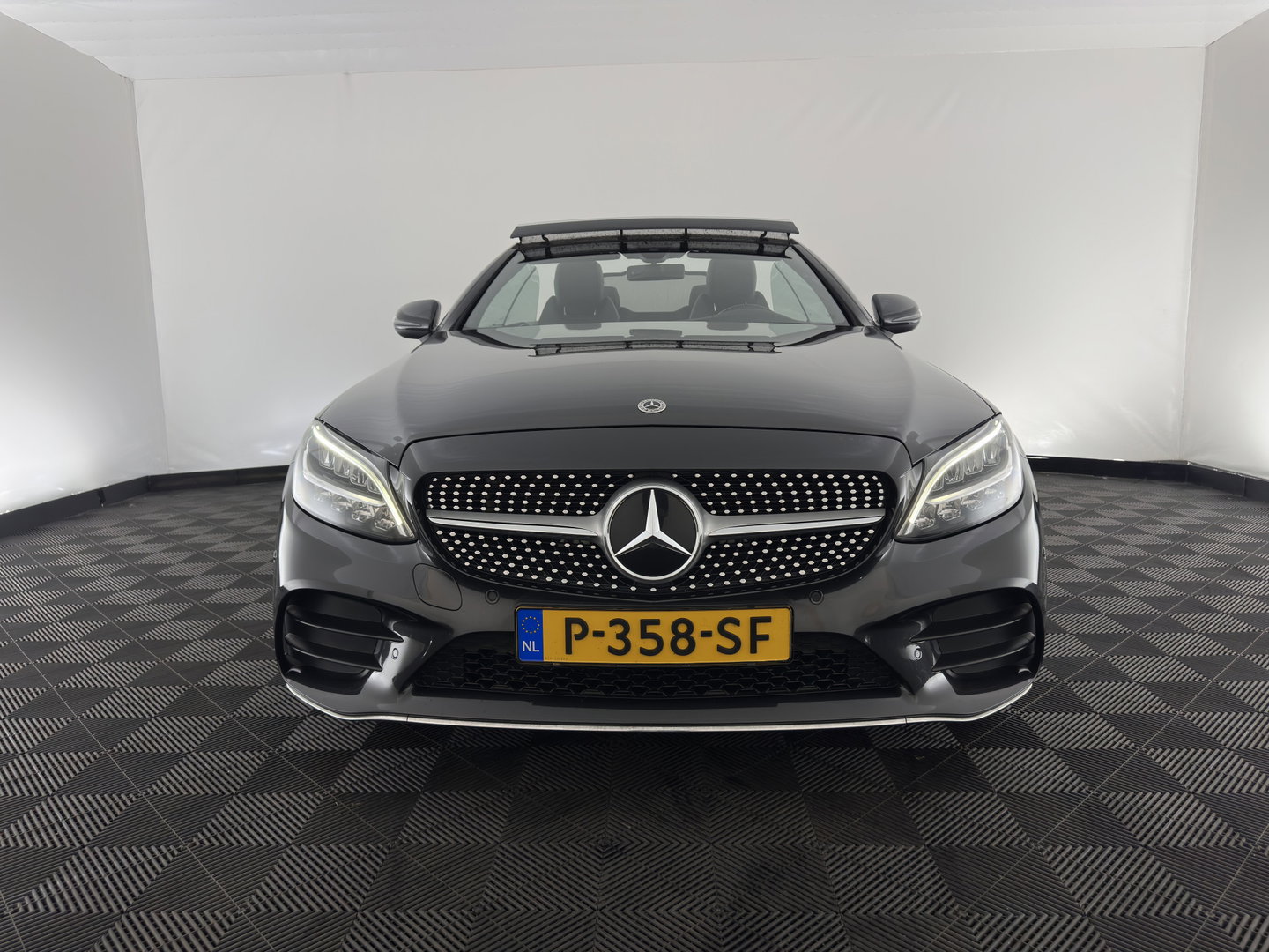 Mercedes-Benz C-Klasse Cabrio 200 AMG Line (INCL-BTW) Aut. *LEATHER-MICROFIBRE | FULL-LED | HEATED-SPORTSEATS | KEYLESS | AIRSCARF | NAVI-FULLMAP | DAB | CAMERA | AMBIENTLIGHT | AIRCAP | ECC | PDC | CRUISE | DRAFT-STOP | 18''ALU