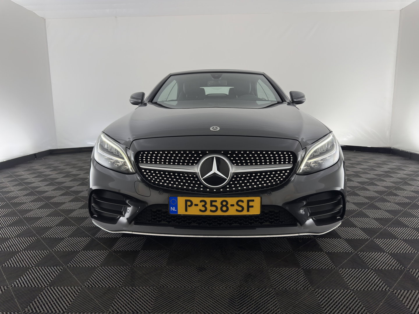 Mercedes-Benz C-Klasse Cabrio 200 AMG Line (INCL-BTW) Aut. *LEATHER-MICROFIBRE | FULL-LED | HEATED-SPORTSEATS | KEYLESS | AIRSCARF | NAVI-FULLMAP | DAB | CAMERA | AMBIENTLIGHT | AIRCAP | ECC | PDC | CRUISE | DRAFT-STOP | 18''ALU