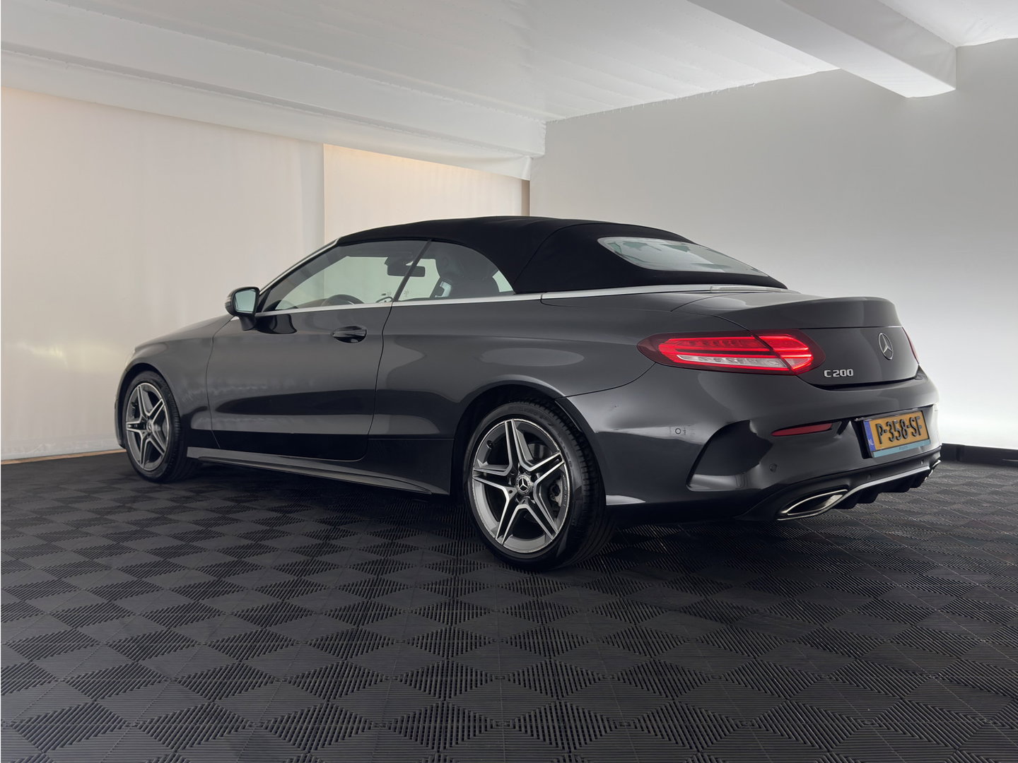 Mercedes-Benz C-Klasse Cabrio 200 AMG Line (INCL-BTW) Aut. *LEATHER-MICROFIBRE | FULL-LED | HEATED-SPORTSEATS | KEYLESS | AIRSCARF | NAVI-FULLMAP | DAB | CAMERA | AMBIENTLIGHT | AIRCAP | ECC | PDC | CRUISE | DRAFT-STOP | 18''ALU