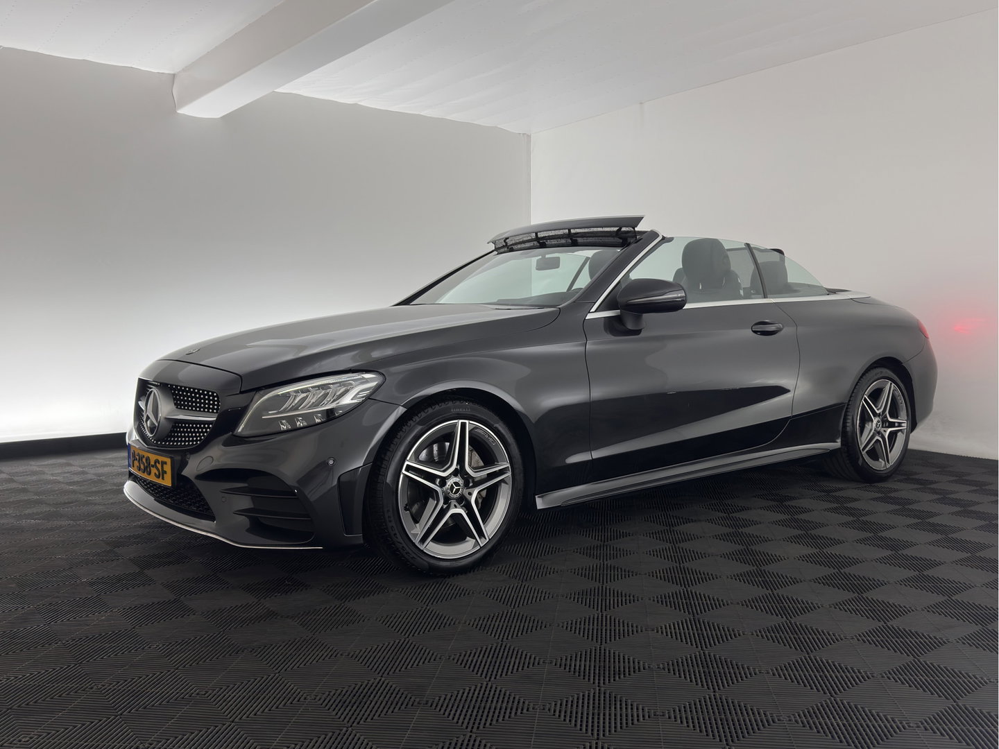 Mercedes-Benz C-Klasse Cabrio 200 AMG Line (INCL-BTW) Aut. *LEATHER-MICROFIBRE | FULL-LED | HEATED-SPORTSEATS | KEYLESS | AIRSCARF | NAVI-FULLMAP | DAB | CAMERA | AMBIENTLIGHT | AIRCAP | ECC | PDC | CRUISE | DRAFT-STOP | 18''ALU